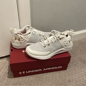 Under Armor HOVR Block City Women’s Volleyball Shoes NIB 8.5